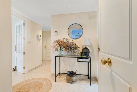 Middle Floor Apartment in Marbella, Costa del Sol – 2 beds – 395000 € - photo 6 of 23
