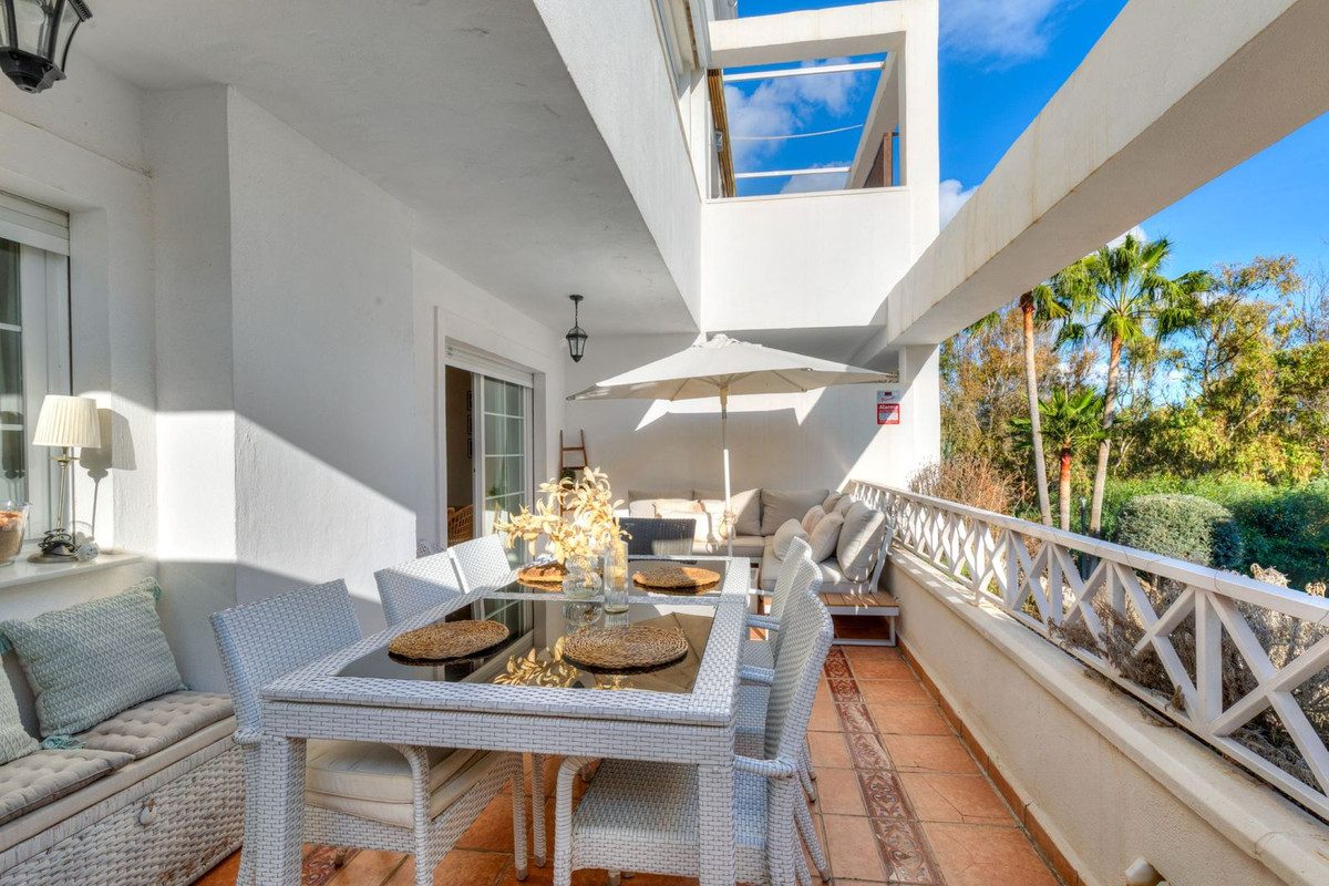 Middle Floor Apartment in Marbella, Costa del Sol – 2 beds – 395000 € - photo 8 of 23
