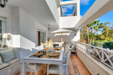 Middle Floor Apartment in Marbella, Costa del Sol – 2 beds – 395000 € - photo 8 of 23