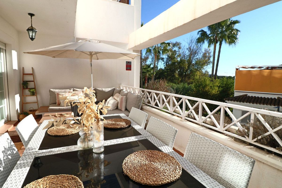 Middle Floor Apartment in Marbella, Costa del Sol – 2 beds – 395000 € - photo 9 of 23