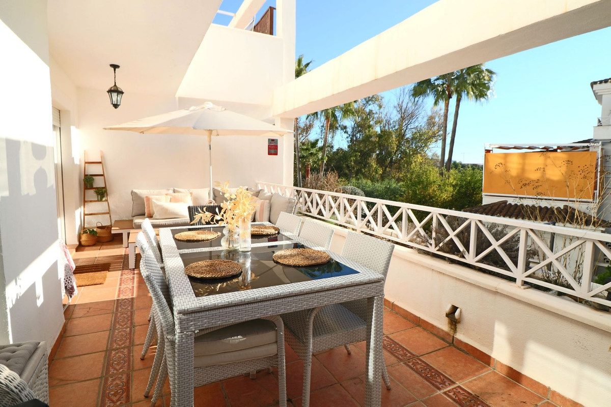 Middle Floor Apartment in Marbella, Costa del Sol – 2 beds – 395000 € - photo 10 of 23