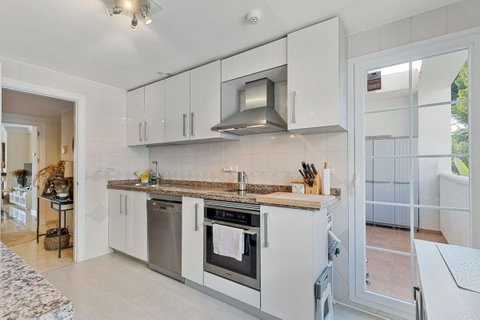 Middle Floor Apartment in Marbella, Costa del Sol – 2 beds – 395000 € - photo 11 of 23