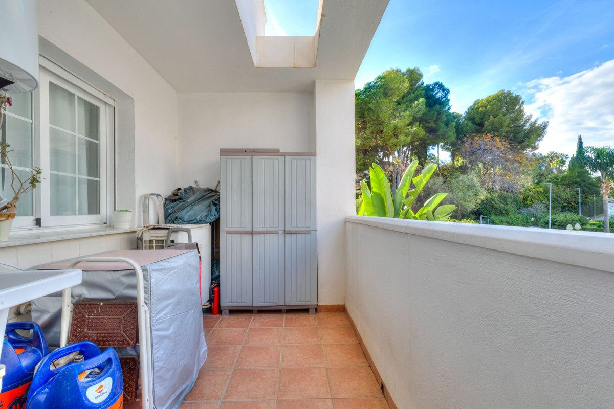 Middle Floor Apartment in Marbella, Costa del Sol – 2 beds – 395000 € - photo 12 of 23