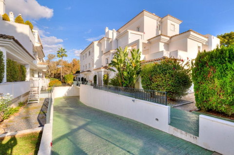 Middle Floor Apartment in Marbella, Costa del Sol – 2 beds – 395000 € - photo 19 of 23