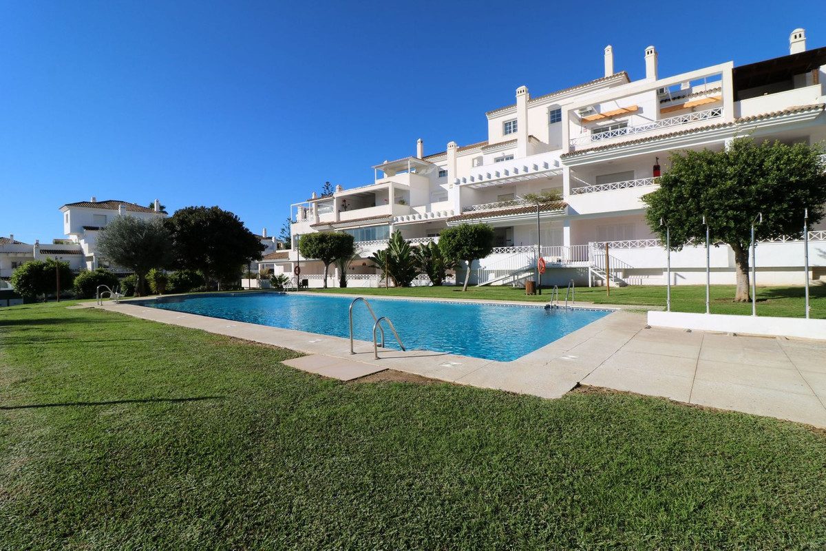Middle Floor Apartment in Marbella, Costa del Sol – 2 beds – 395000 € - photo 21 of 23