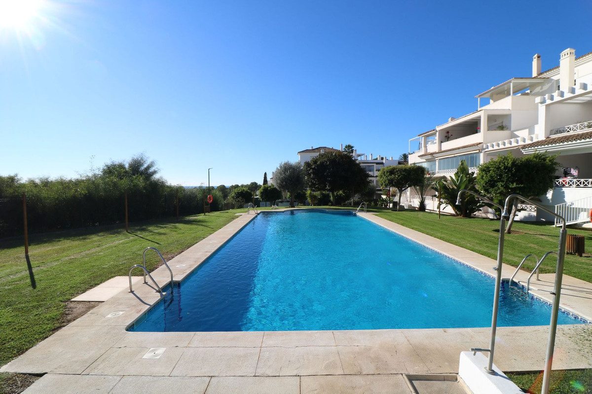 Middle Floor Apartment in Marbella, Costa del Sol – 2 beds – 395000 € - photo 22 of 23