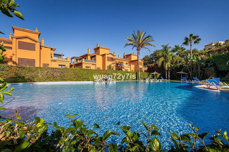Ground Floor Apartment in Estepona, Costa del Sol – 2 beds – 485000 €