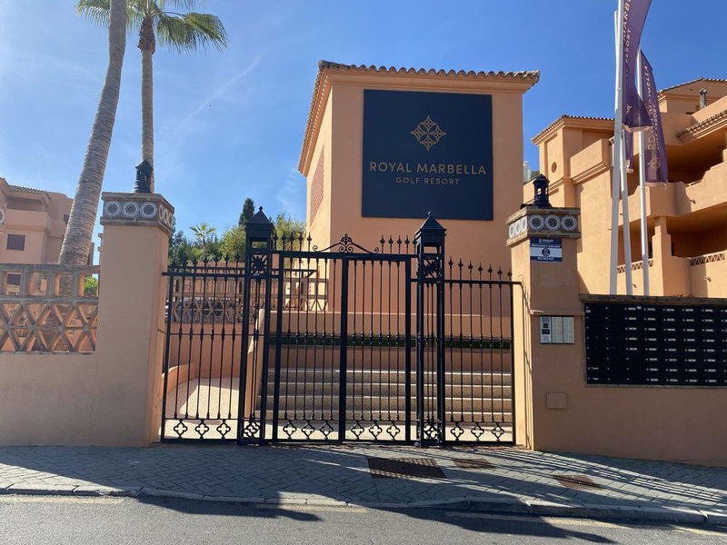 Middle Floor Apartment in El Paraiso, Costa del Sol – 1 beds – 260000 €