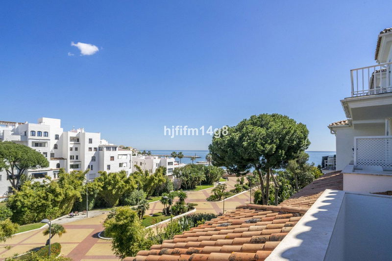 Middle Floor Apartment in Marbella, Costa del Sol – 2 beds – 749000 €