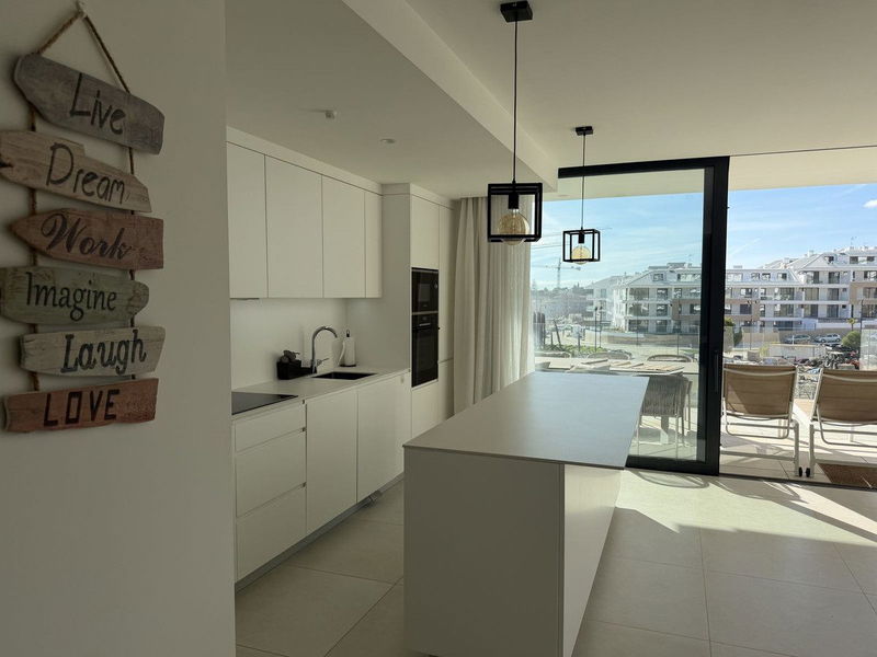 Middle Floor Apartment in Fuengirola, Costa del Sol – 2 beds – 650000 €