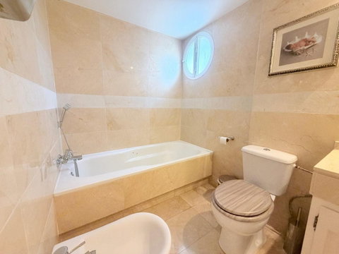 Middle Floor Apartment in Marbella, Costa del Sol – 3 beds – 595000 € - photo 13 of 34