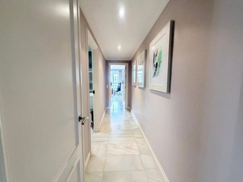 Middle Floor Apartment in Marbella, Costa del Sol – 3 beds – 595000 € - photo 14 of 34