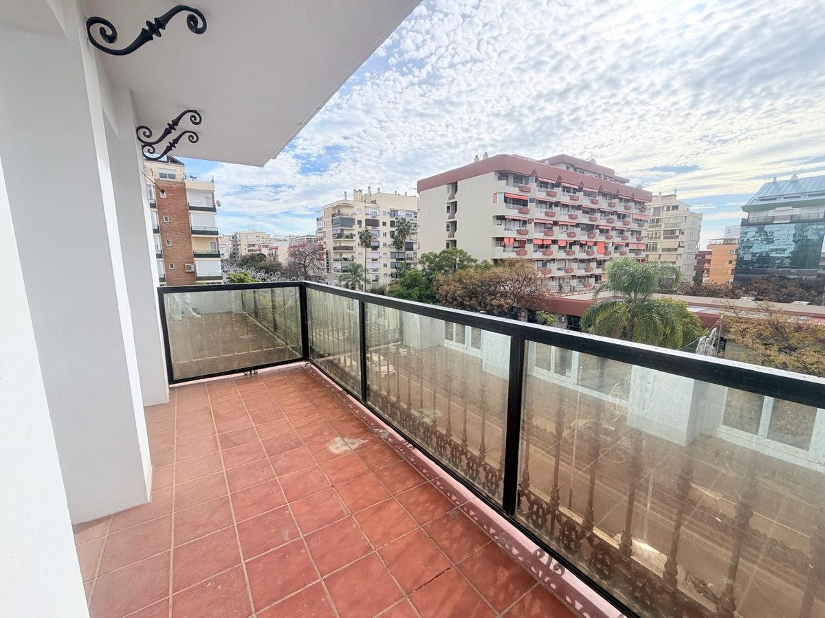 Middle Floor Apartment in Marbella, Costa del Sol – 3 beds – 595000 € - photo 28 of 34