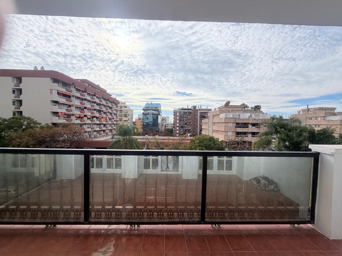 Middle Floor Apartment in Marbella, Costa del Sol – 3 beds – 595000 € - photo 29 of 34