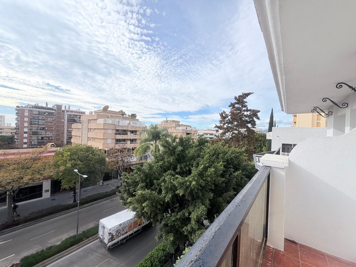 Middle Floor Apartment in Marbella, Costa del Sol – 3 beds – 595000 € - photo 33 of 34