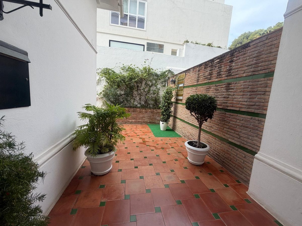 Middle Floor Apartment in Marbella, Costa del Sol – 3 beds – 595000 € - photo 34 of 34