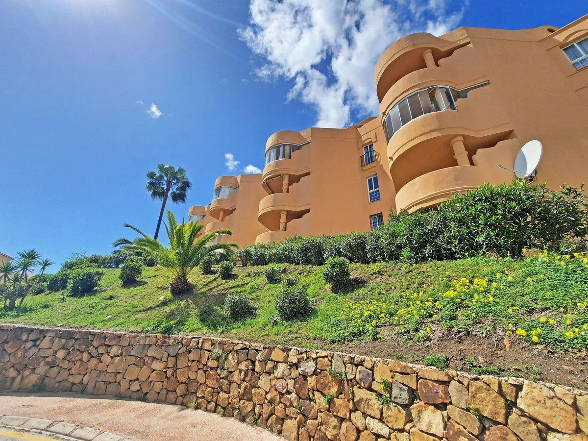 Ground Floor Apartment in Mijas, Costa del Sol – 3 beds – 395000 € - photo 2 of 38