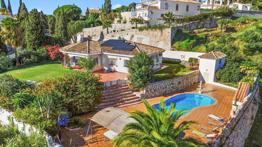 Detached Villa in Mijas, Costa del Sol – 4 beds – 975000 € - photo 1 of 40
