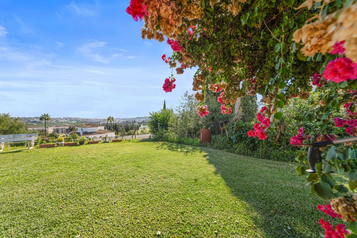 Detached Villa in Mijas, Costa del Sol – 4 beds – 975000 € - photo 3 of 40