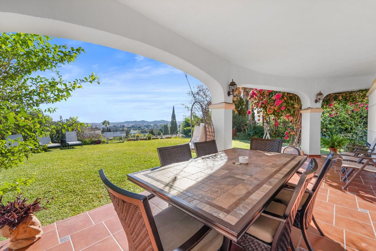Detached Villa in Mijas, Costa del Sol – 4 beds – 975000 € - photo 4 of 40