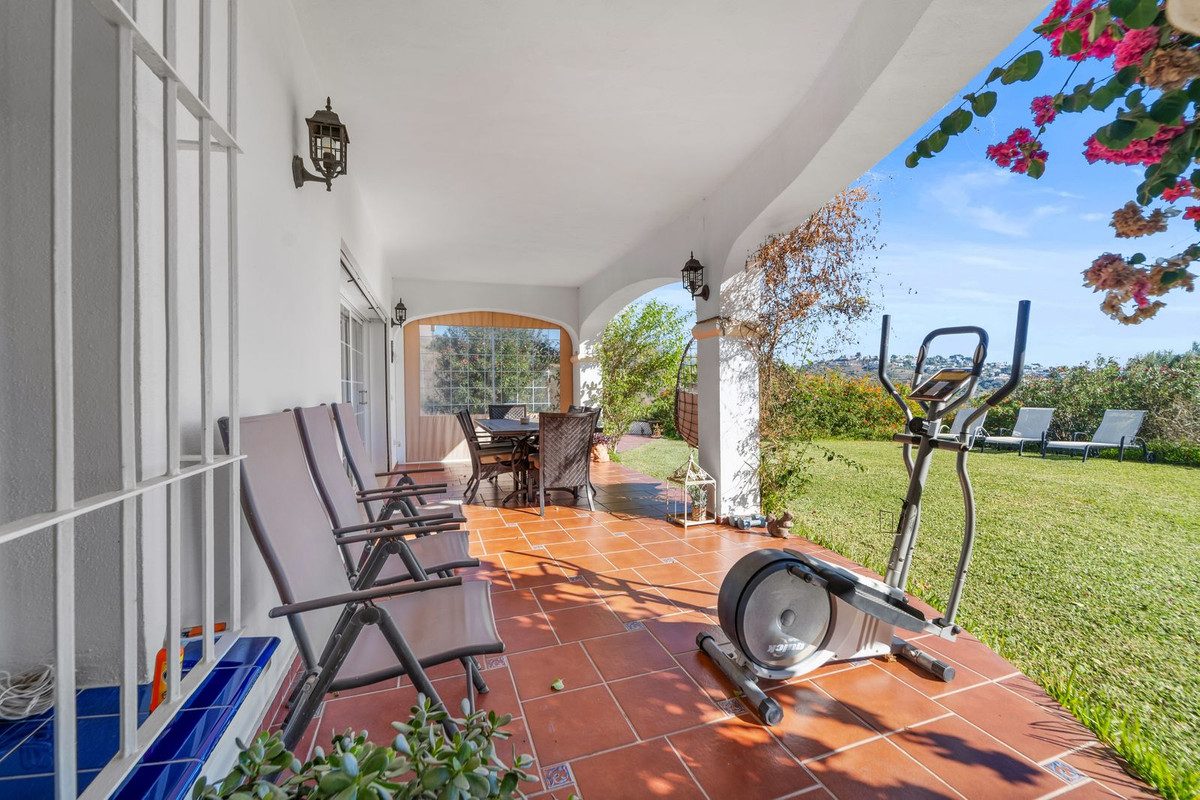 Detached Villa in Mijas, Costa del Sol – 4 beds – 975000 € - photo 6 of 40