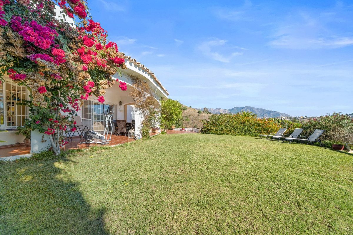 Detached Villa in Mijas, Costa del Sol – 4 beds – 975000 € - photo 7 of 40