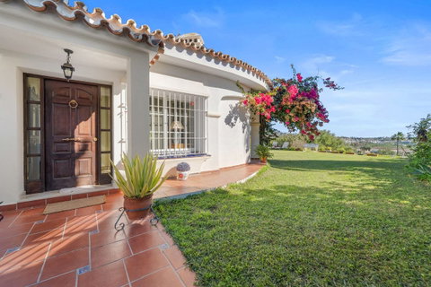 Detached Villa in Mijas, Costa del Sol – 4 beds – 975000 € - photo 9 of 40