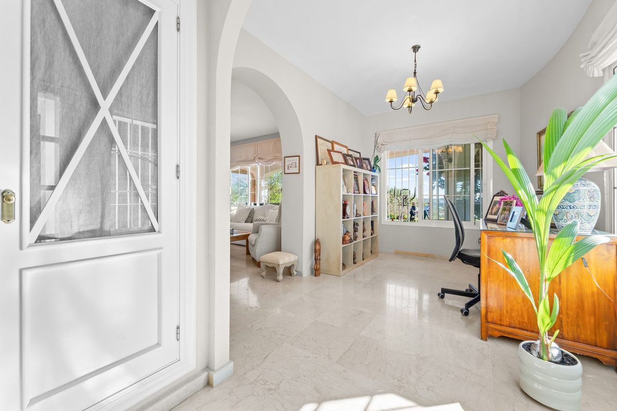 Detached Villa in Mijas, Costa del Sol – 4 beds – 975000 € - photo 11 of 40