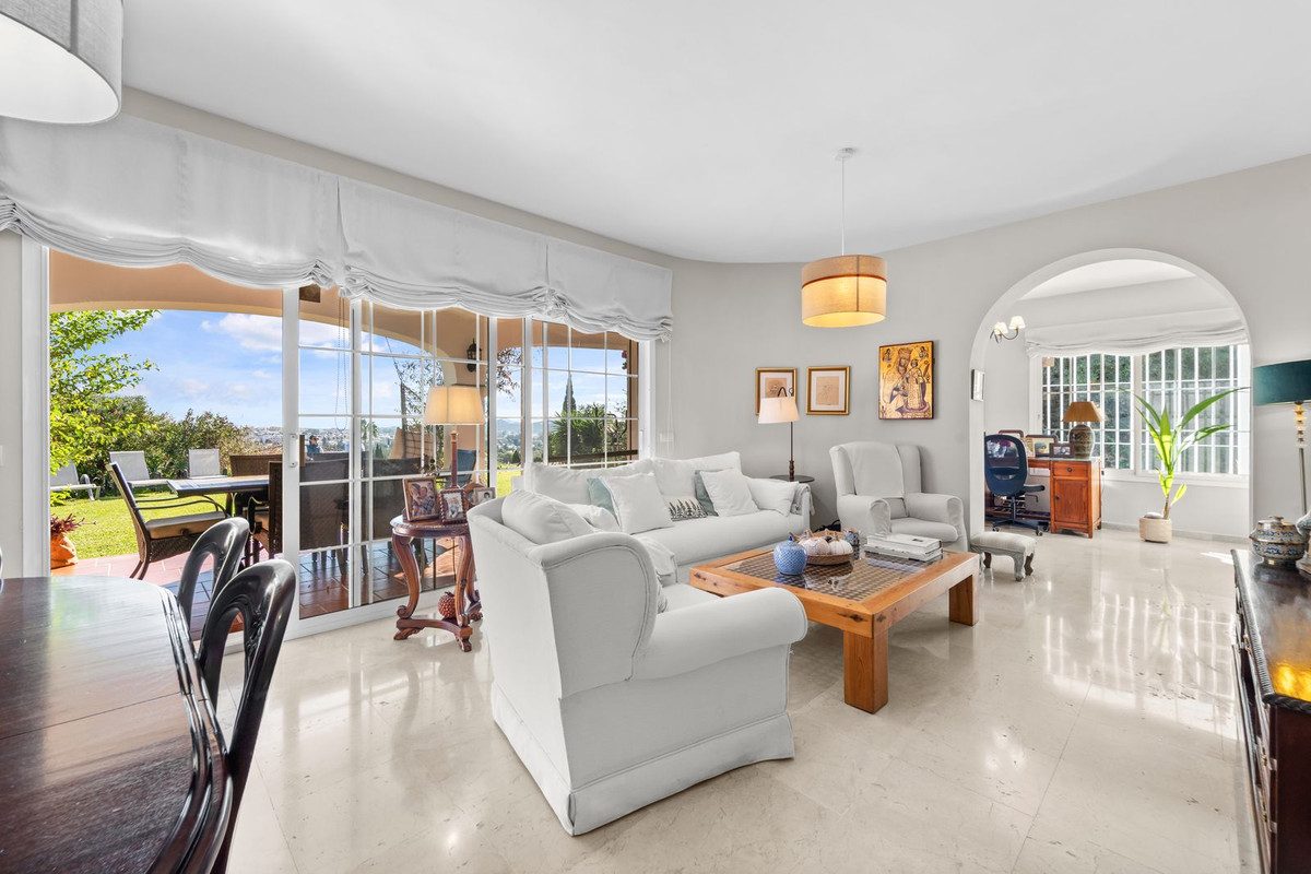 Detached Villa in Mijas, Costa del Sol – 4 beds – 975000 € - photo 13 of 40
