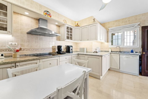 Detached Villa in Mijas, Costa del Sol – 4 beds – 975000 € - photo 14 of 40
