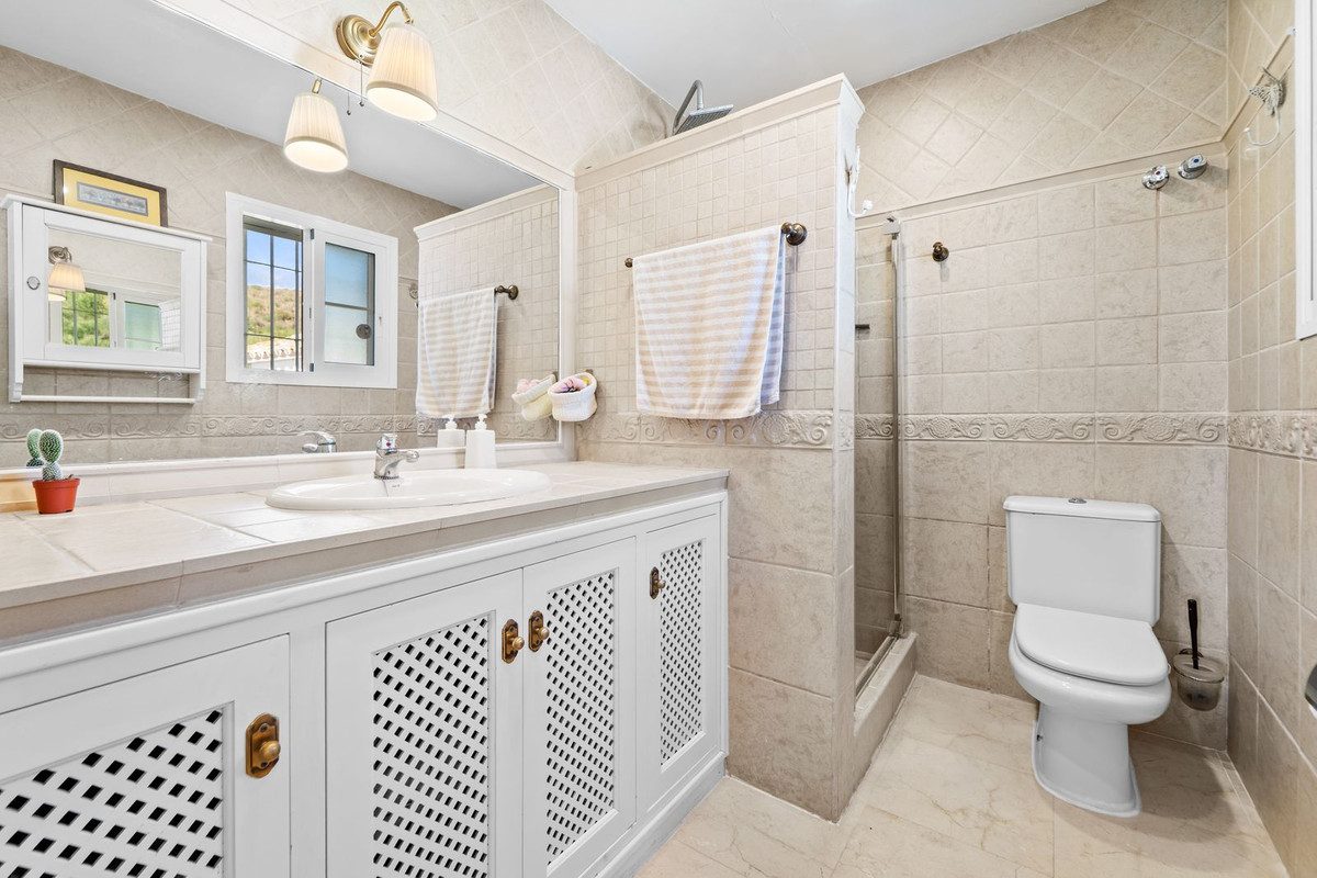 Detached Villa in Mijas, Costa del Sol – 4 beds – 975000 € - photo 18 of 40