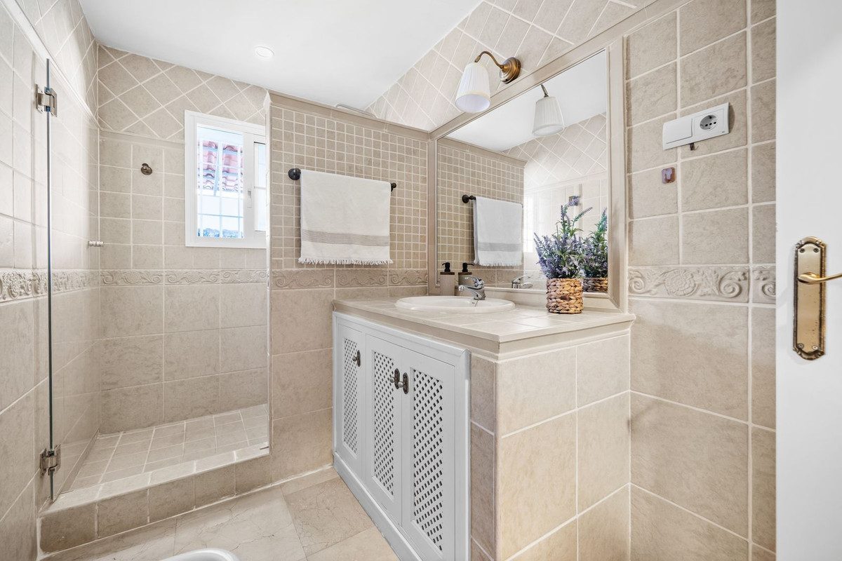 Detached Villa in Mijas, Costa del Sol – 4 beds – 975000 € - photo 21 of 40