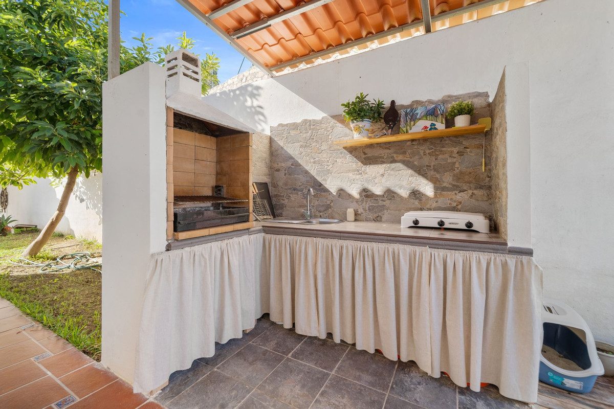 Detached Villa in Mijas, Costa del Sol – 4 beds – 975000 € - photo 24 of 40