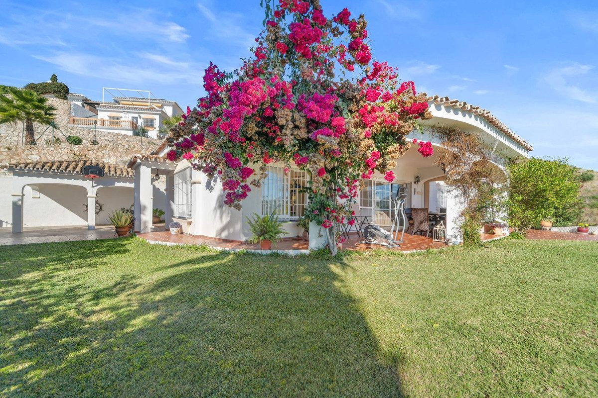 Detached Villa in Mijas, Costa del Sol – 4 beds – 975000 € - photo 25 of 40