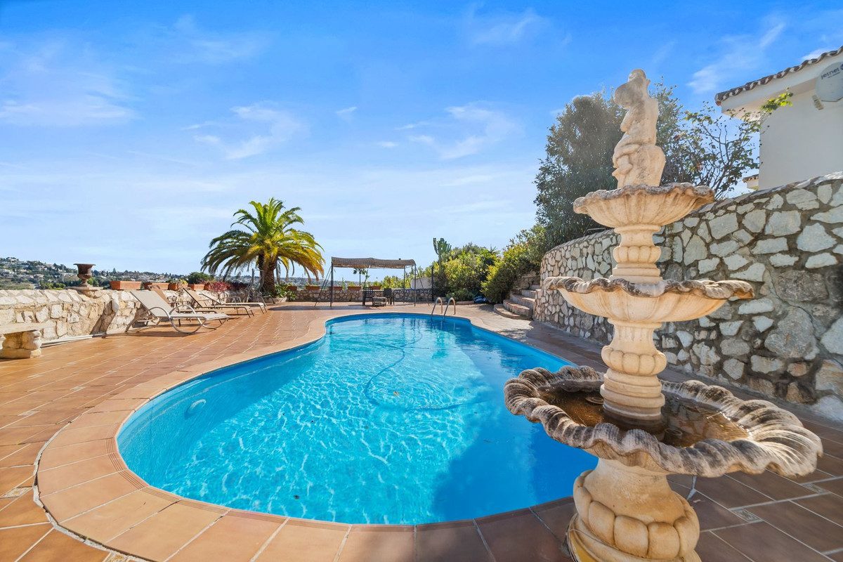 Detached Villa in Mijas, Costa del Sol – 4 beds – 975000 € - photo 29 of 40