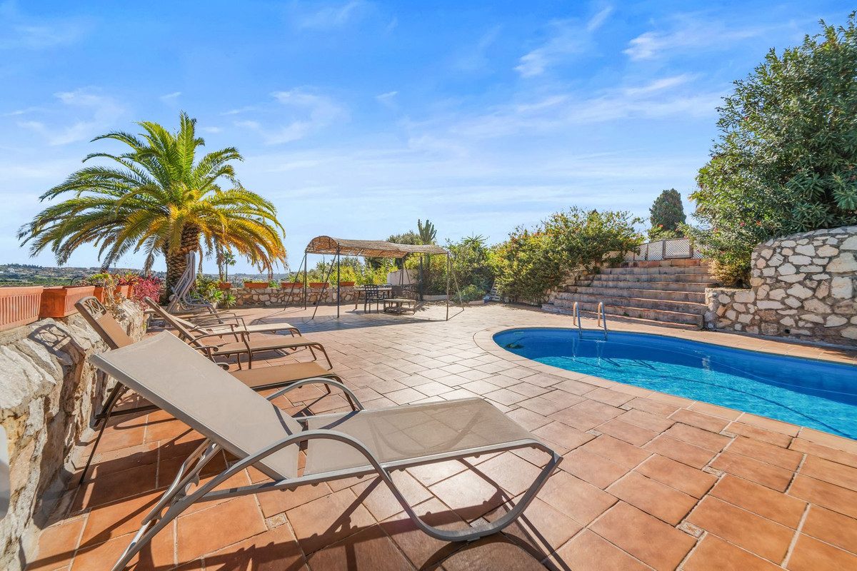 Detached Villa in Mijas, Costa del Sol – 4 beds – 975000 € - photo 30 of 40