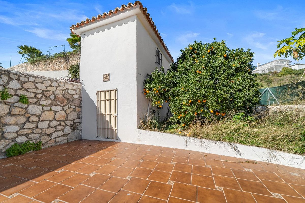 Detached Villa in Mijas, Costa del Sol – 4 beds – 975000 € - photo 34 of 40