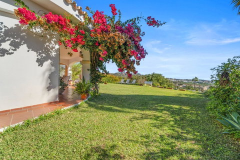 Detached Villa in Mijas, Costa del Sol – 4 beds – 975000 € - photo 38 of 40