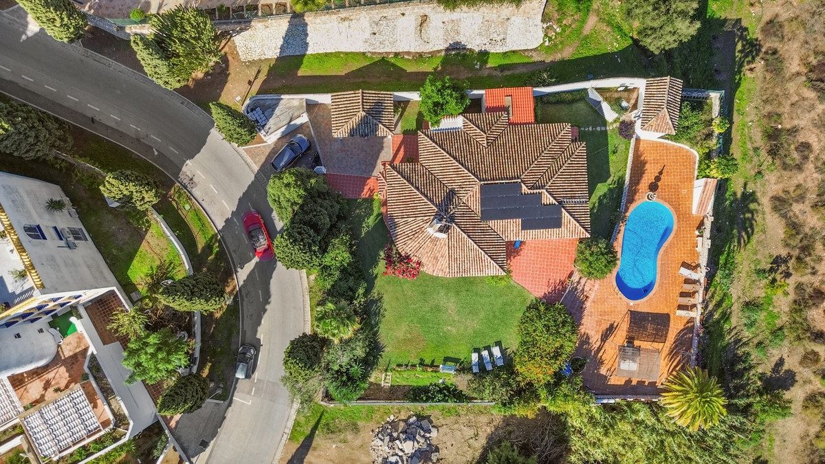 Detached Villa in Mijas, Costa del Sol – 4 beds – 975000 € - photo 39 of 40