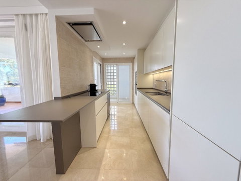 Middle Floor Apartment in Marbella, Costa del Sol – 3 beds – 535000 € - photo 9 of 34