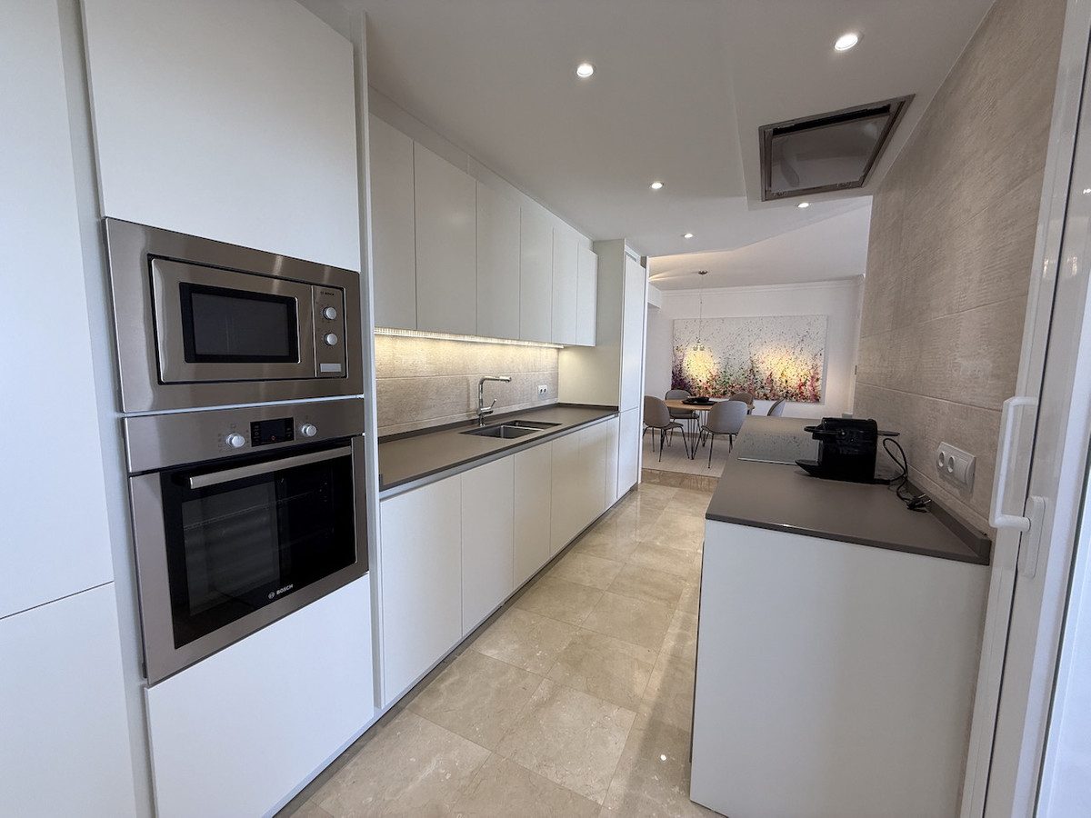 Middle Floor Apartment in Marbella, Costa del Sol – 3 beds – 535000 € - photo 10 of 34