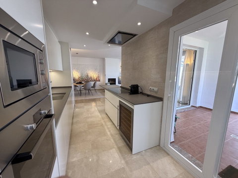 Middle Floor Apartment in Marbella, Costa del Sol – 3 beds – 535000 € - photo 12 of 34