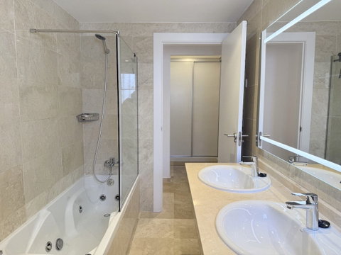 Middle Floor Apartment in Marbella, Costa del Sol – 3 beds – 535000 € - photo 18 of 34