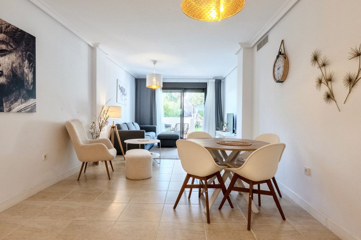 Ground Floor Apartment in Estepona, Costa del Sol – 2 beds – 349000 € - photo 8 of 29