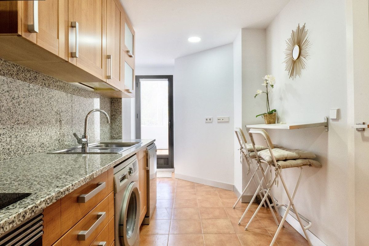 Ground Floor Apartment in Estepona, Costa del Sol – 2 beds – 349000 € - photo 9 of 29