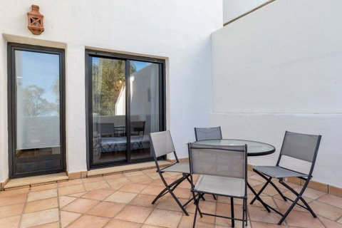 Ground Floor Apartment in Estepona, Costa del Sol – 2 beds – 349000 € - photo 12 of 29