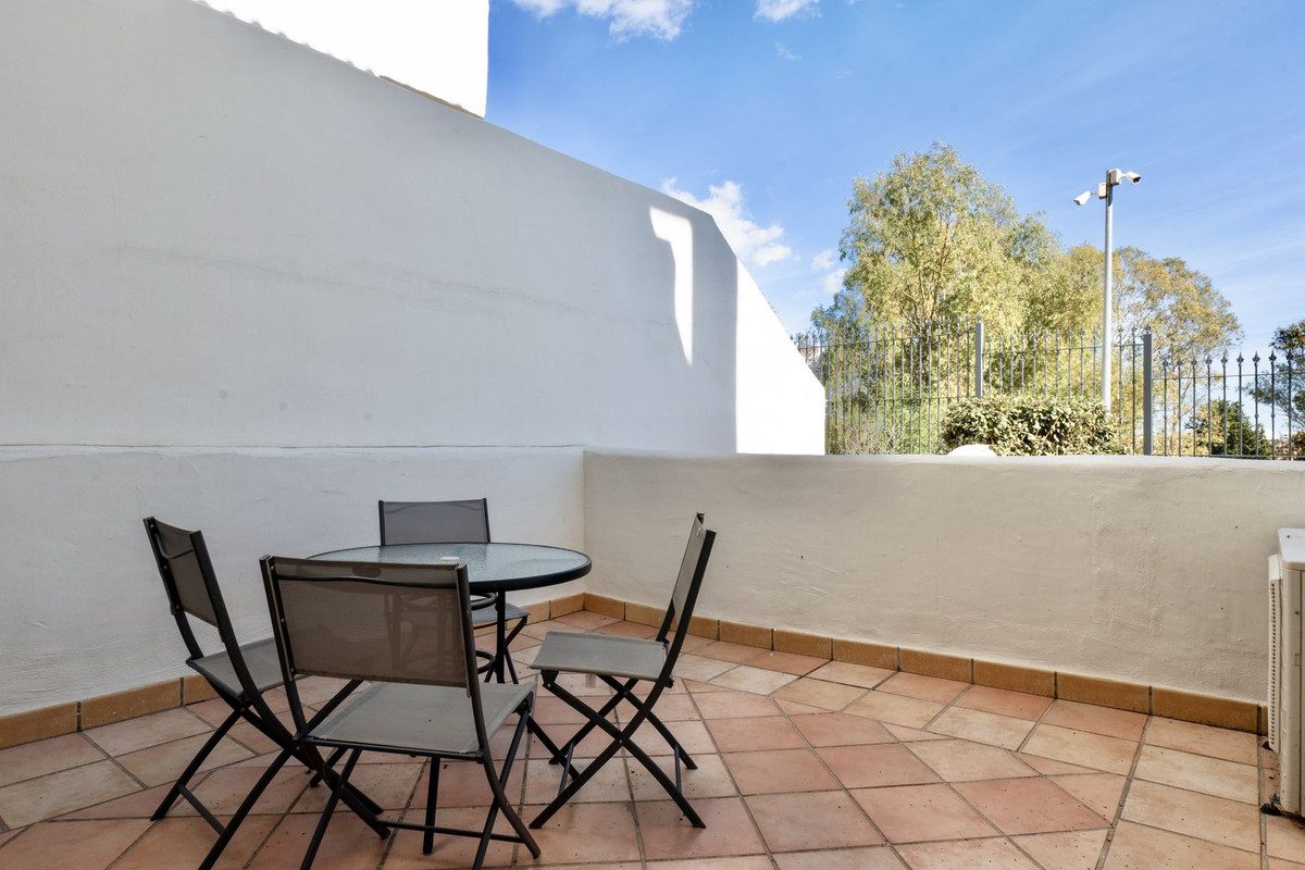 Ground Floor Apartment in Estepona, Costa del Sol – 2 beds – 349000 € - photo 13 of 29