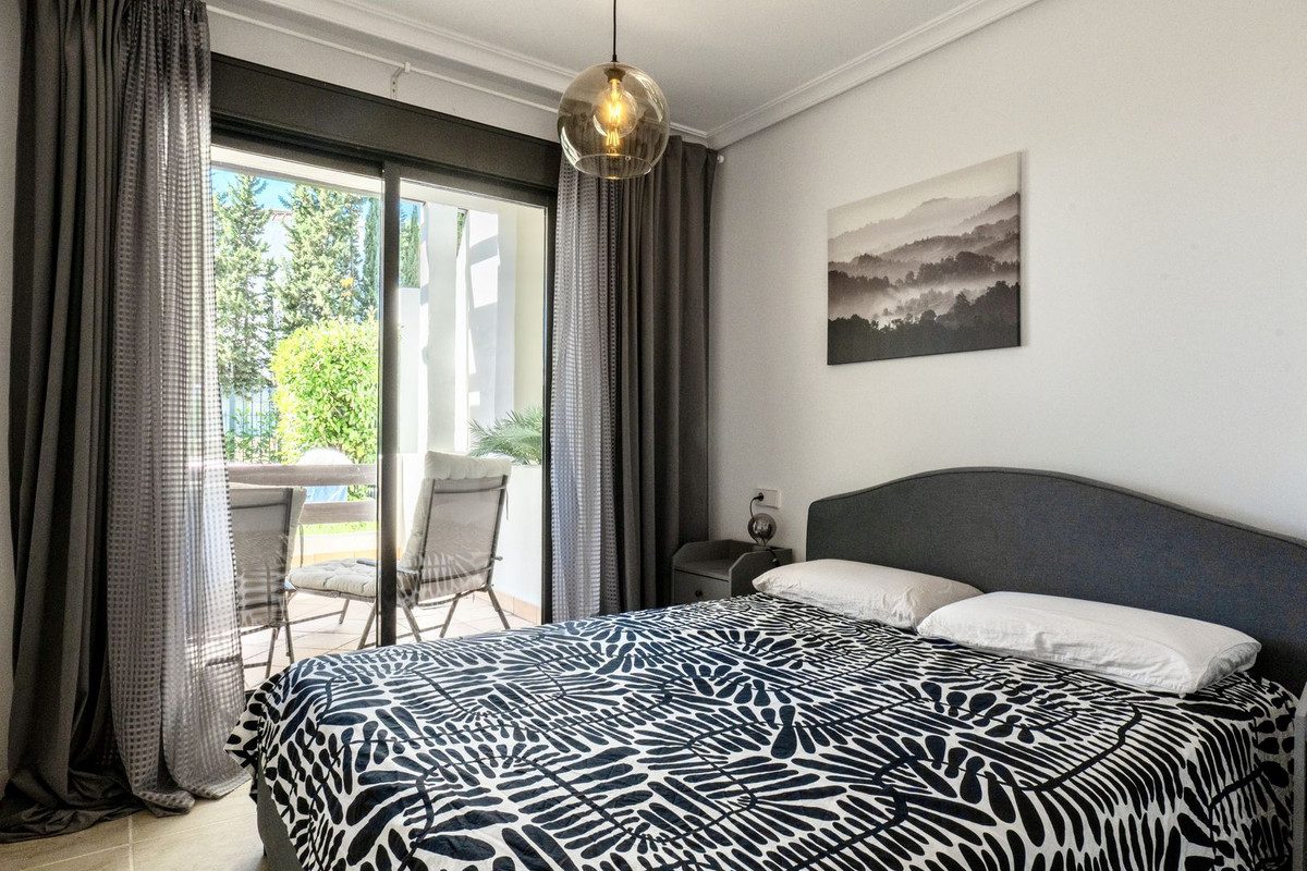Ground Floor Apartment in Estepona, Costa del Sol – 2 beds – 349000 € - photo 22 of 29