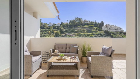 Middle Floor Apartment in Torremolinos, Costa del Sol – 2 beds – 575000 € - photo 2 of 22