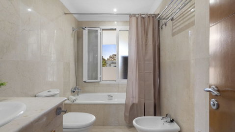 Middle Floor Apartment in Torremolinos, Costa del Sol – 2 beds – 575000 € - photo 18 of 22